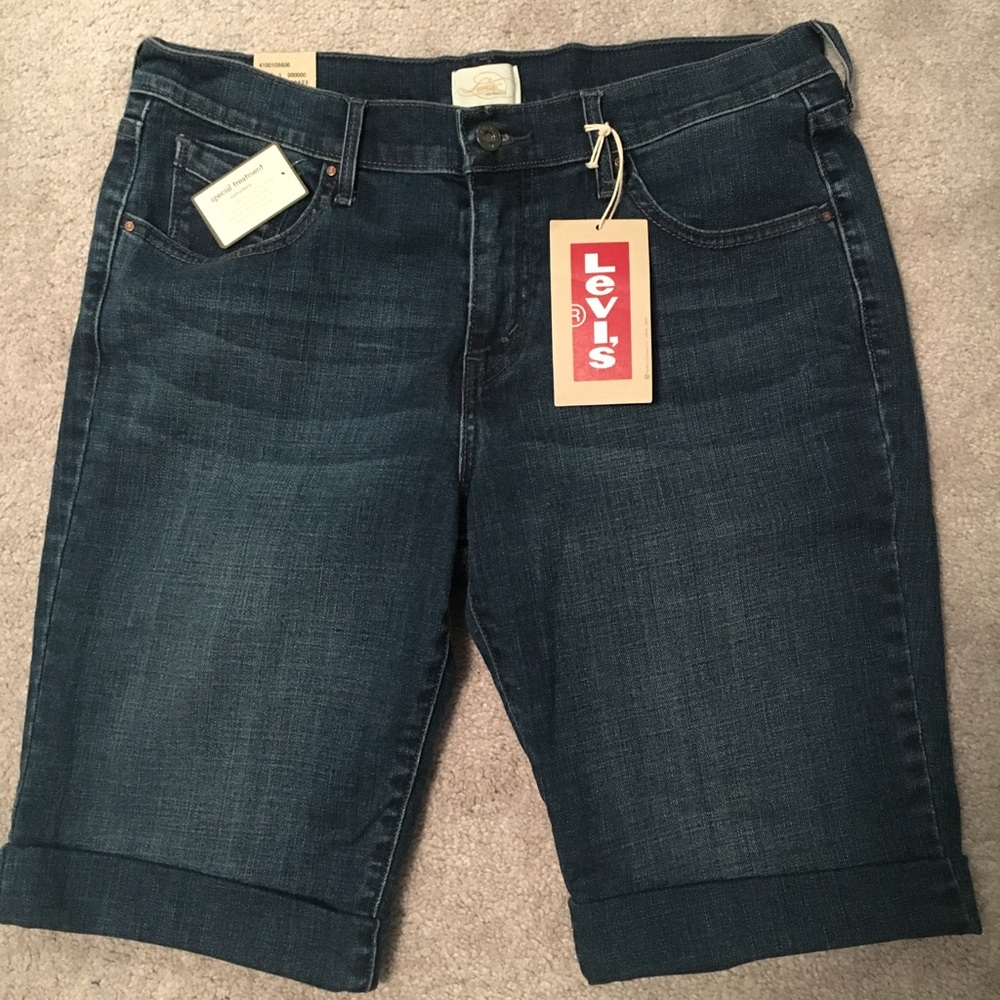 Levi’s 515 Bermuda Shorts (NEVER WORN)